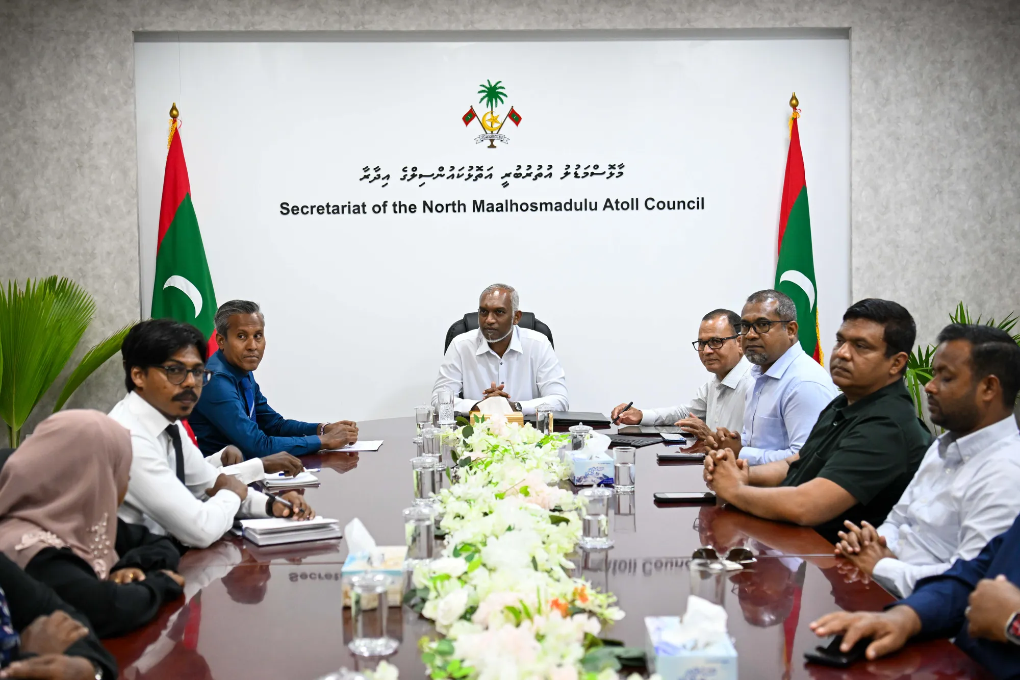 ރައީސުލްޖުމްހޫރިއްޔާ ރ. އަނގޮޅިތީމު ކައުންސިލާއި އ.ތ.މ ކޮމިޓީއާ ބައްދަލުކުރެއްވުން-- ފޮޓޯ: ރައީސް އޮފީސް