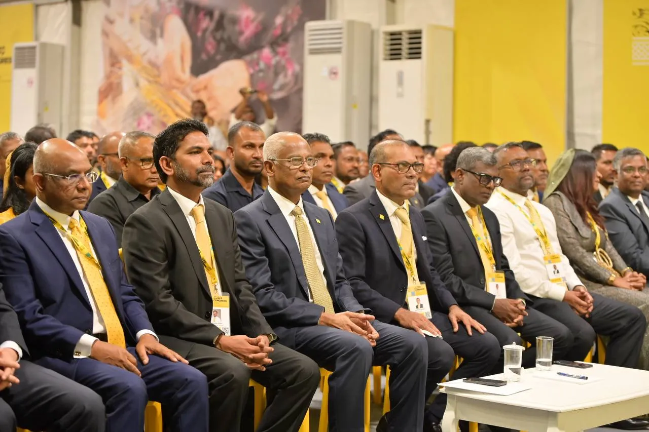 އެމްޑީޕީގެ ރައީސާއި ނައިބު ރައީސްގެ މަޤާމު އުވާލައި ހުރިހާ ބާރެއް ޗެއާޕަރސަންއަށް ދީފި