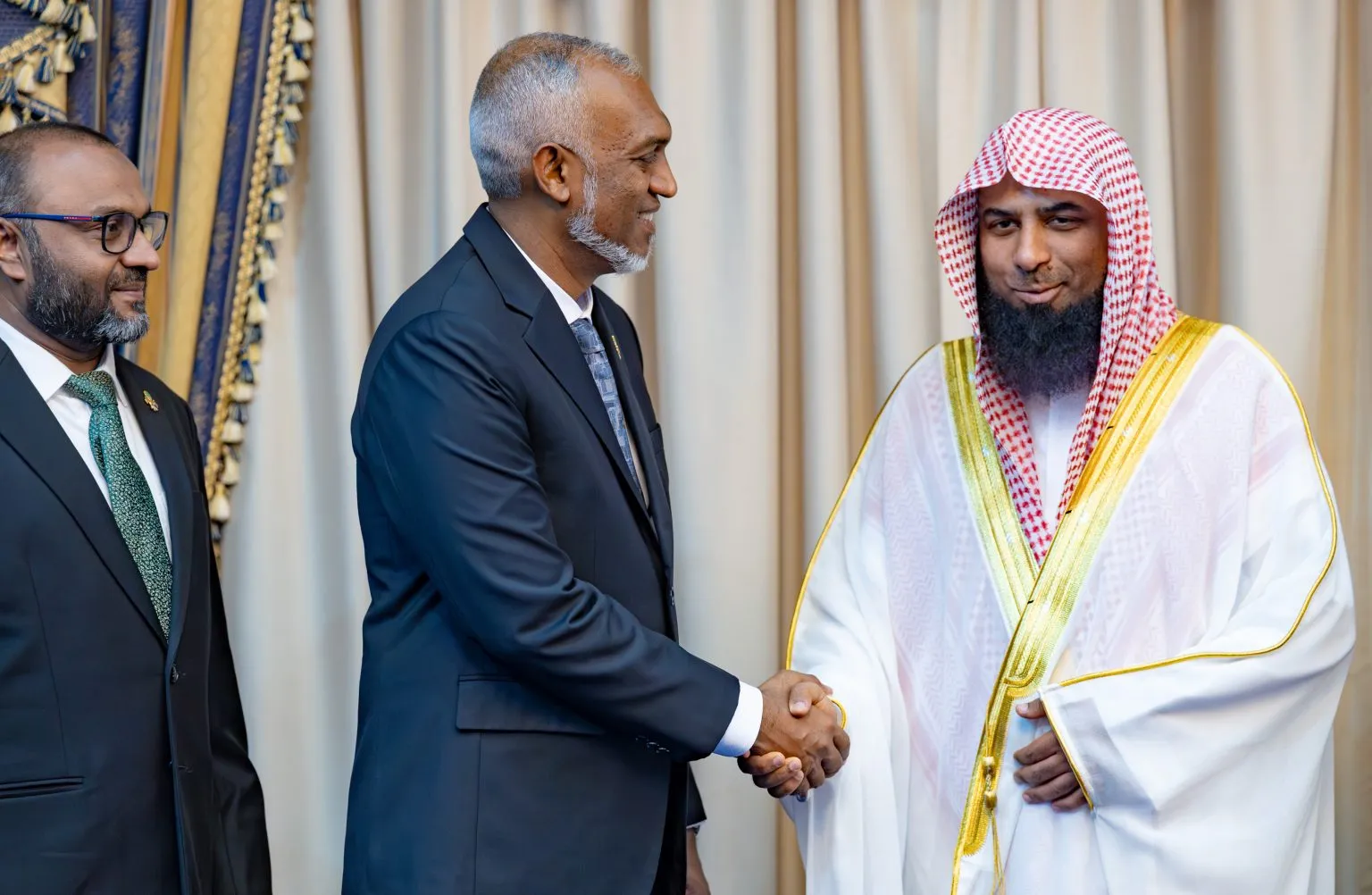 ނަބަވީގެ އިމާމު ޑރ. ބުދައިރު ރައީސް ޑރ. މުޢިއްޒުގެ އަރިހަށް ޒިޔާރާތެއް ކުރައްވައިފި