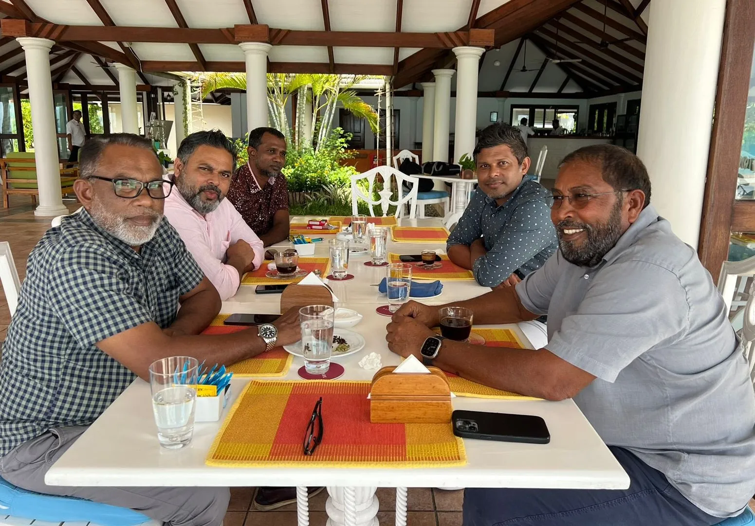 ޕީޕީއެމުން ޤާސިމް އާއިއެކު ބައްދަލުވުމެއް ބާއްވައިފި