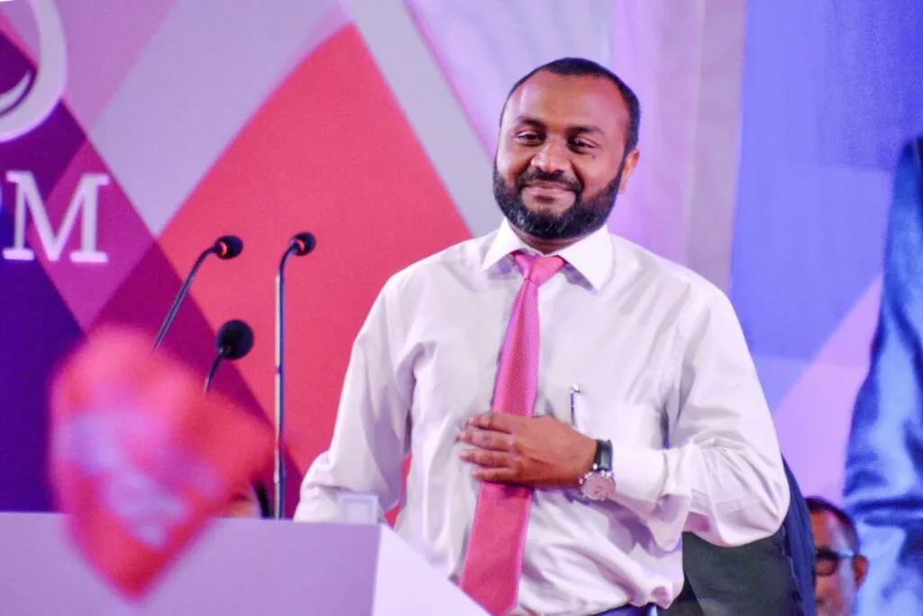 10 އަހަރު ޕީޕީއެމަށް ކުރި ޚިދުމަތުގެ ބަދަލުގައި ތިޔަ ދެއްވި އިނާމަށް ޝުކުރިއްޔާ: ޑރ ޝަހީމު