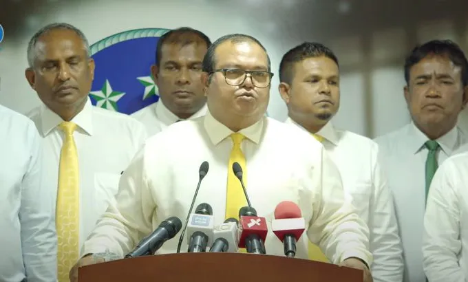 ރައީސް ނަޝީދުގެ އިތުބާރު ނެތްކަމުގެ މައްސަލަ ހުށަހަޅަން އެމްޑީޕީ 5 މެންބަރުން ވޯޓެއްނުލާ!