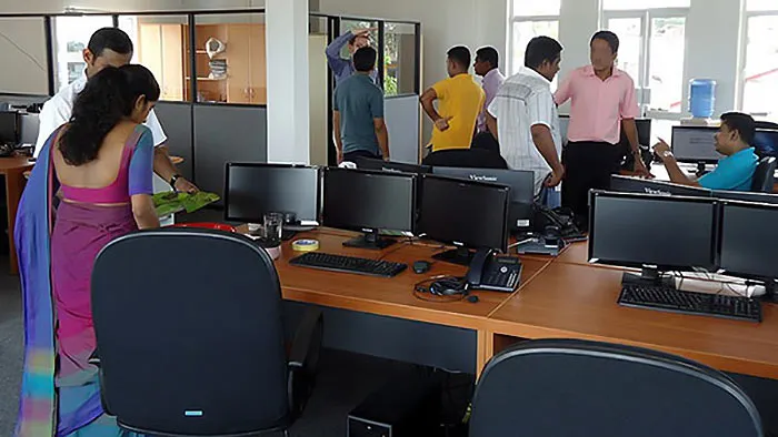 ސްރީލަންކާ ސަރުކާރު މުއައްޒަފުންތަކެއް... ފޮޓޯ: އޮންލަންކާ