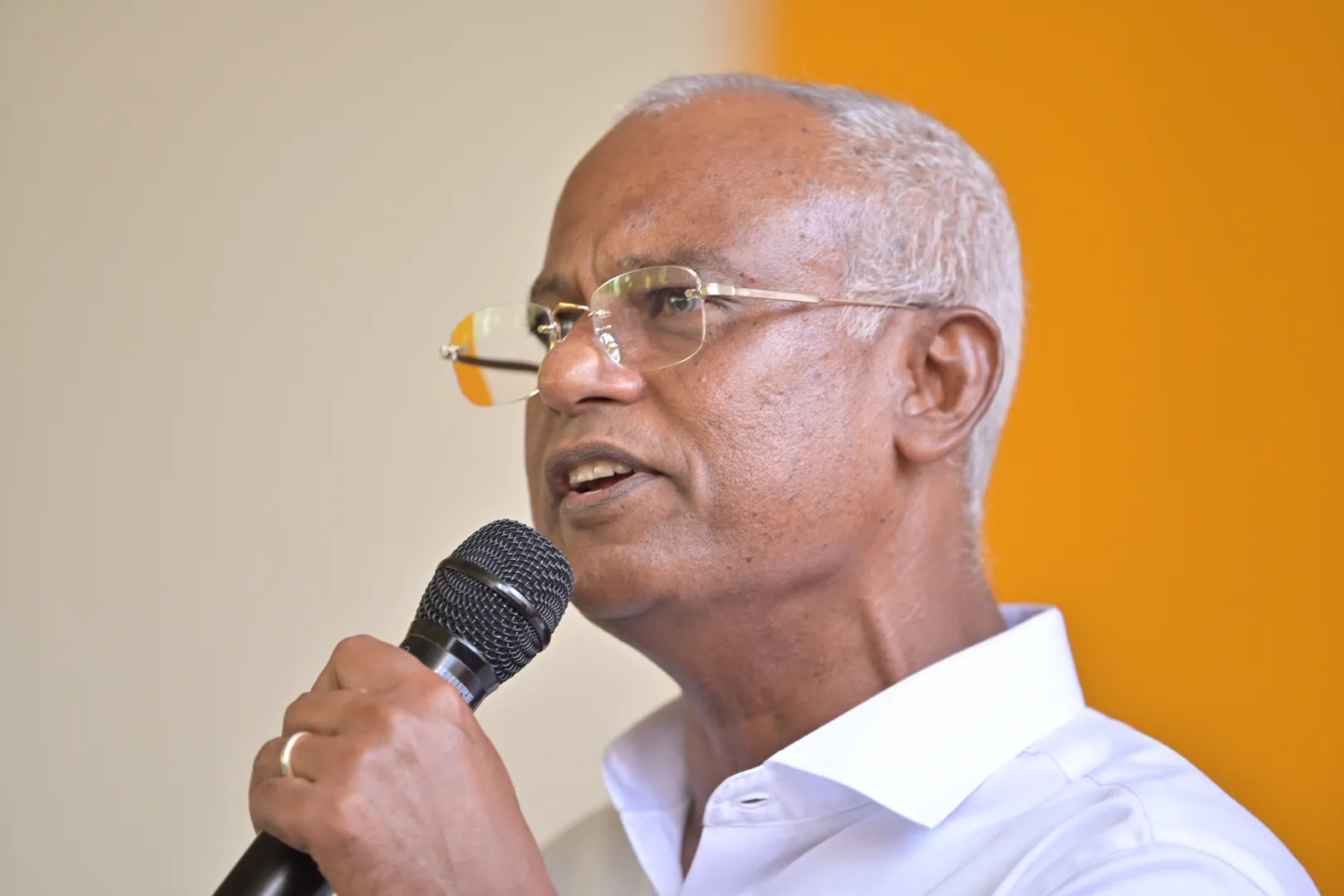 އައްޑޫގައި ޑޮލަރު އޭޓީއެމް އެއް ގާއިމްކުރުމަށް ރައީސް ވައުދުވެޑައިގެންފި