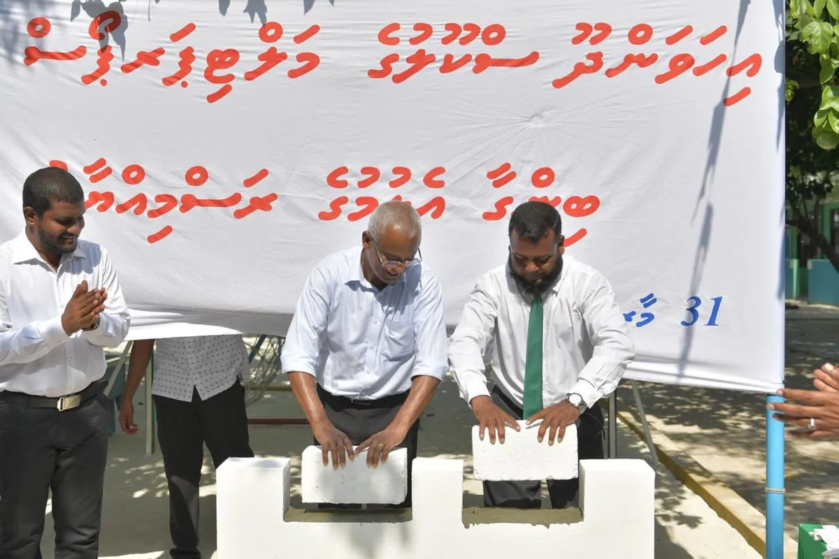 ނަންވާނީ މައުމޫން، ކުރަނީ އެއްކަމެއް، ކަޑަޖަހަނީ