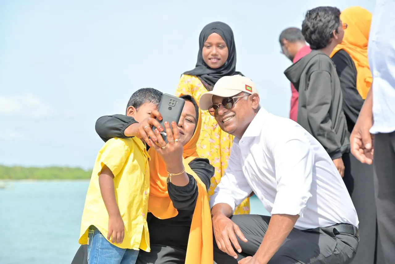 ވައުދުތައް ފުރިހަމަވުމުގެ ސިއްރަކީ އެއްވެސް ރަށެއް ބާކީނުކޮށް ސުލްހަވެރިކަމާއެކު މުޅި ރާއްޖެ ކުރިއަރުވަން އަމާޒު ހިފުން : ރައީސް ސޯލިހް