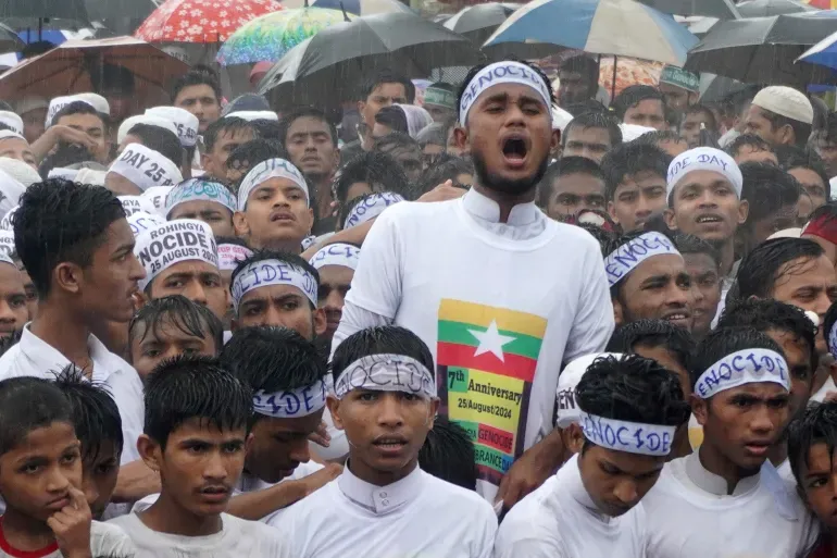 ބަންލަދޭޝްގައި ކުރި މުޒާހަރާތެރެއިން:ފޮޓޯ/ އަލް-ޖަޒީރާ