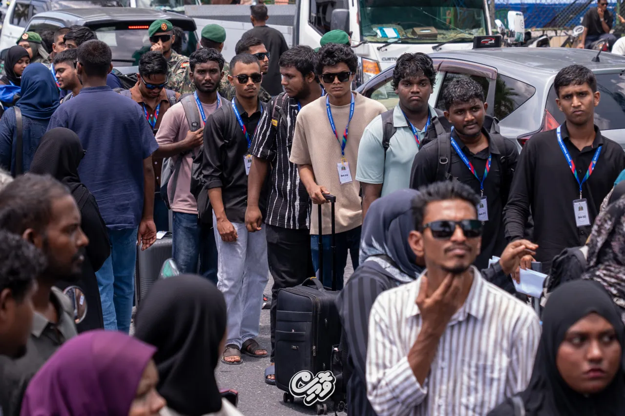 ދިވެހި ވަޠަނީ ޚިދުމަތުގެ 4 ވަނަ ބެޗްގެ ދަރިވަރުން، އަސާސީ ތަމްރީންތަކަށް ފުރުން