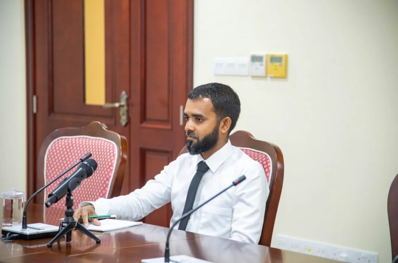 އިލެކްޝަންސް ކޮމިޝަނުގެ މެންބަރަކަށް ރިފްޢަތު އައްޔަންކުރަން މަޖިލީހުން ފާސްކޮށްފި
