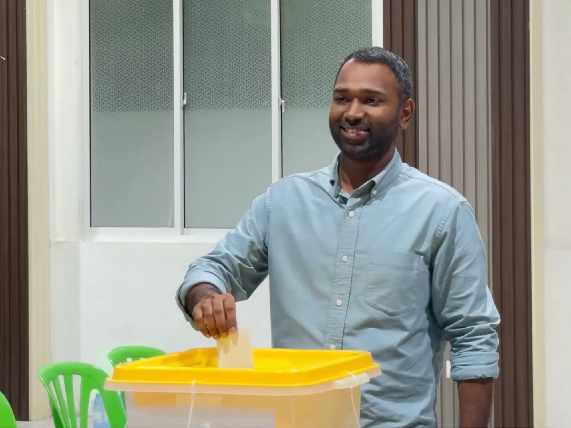 މީކާއީލްގެ ތުހުމަތުތަކެއް: ފާސް ދިނުން ލަސްކޮށް އެތައް ބައެއްގެ ނަން ލިސްޓުން އުނިކުރި