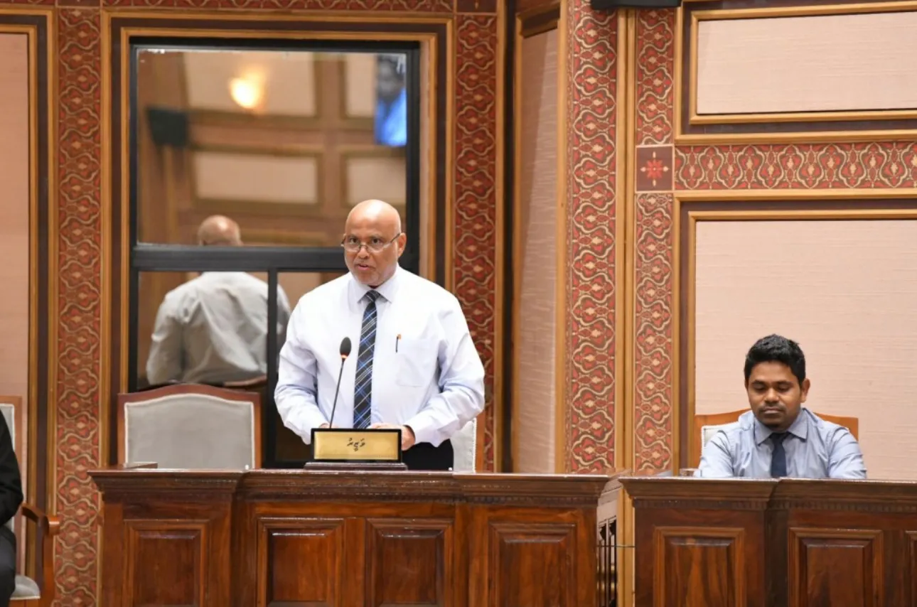 ގެދޮރުވެރިކަމާއި ބެހޭ ވުޒާރާގެ ވަޒީރު ޑރ. އަލީ ހައިދަރު އަޙްމަދު: ފޮޓޯ/ މަޖިލިސް
