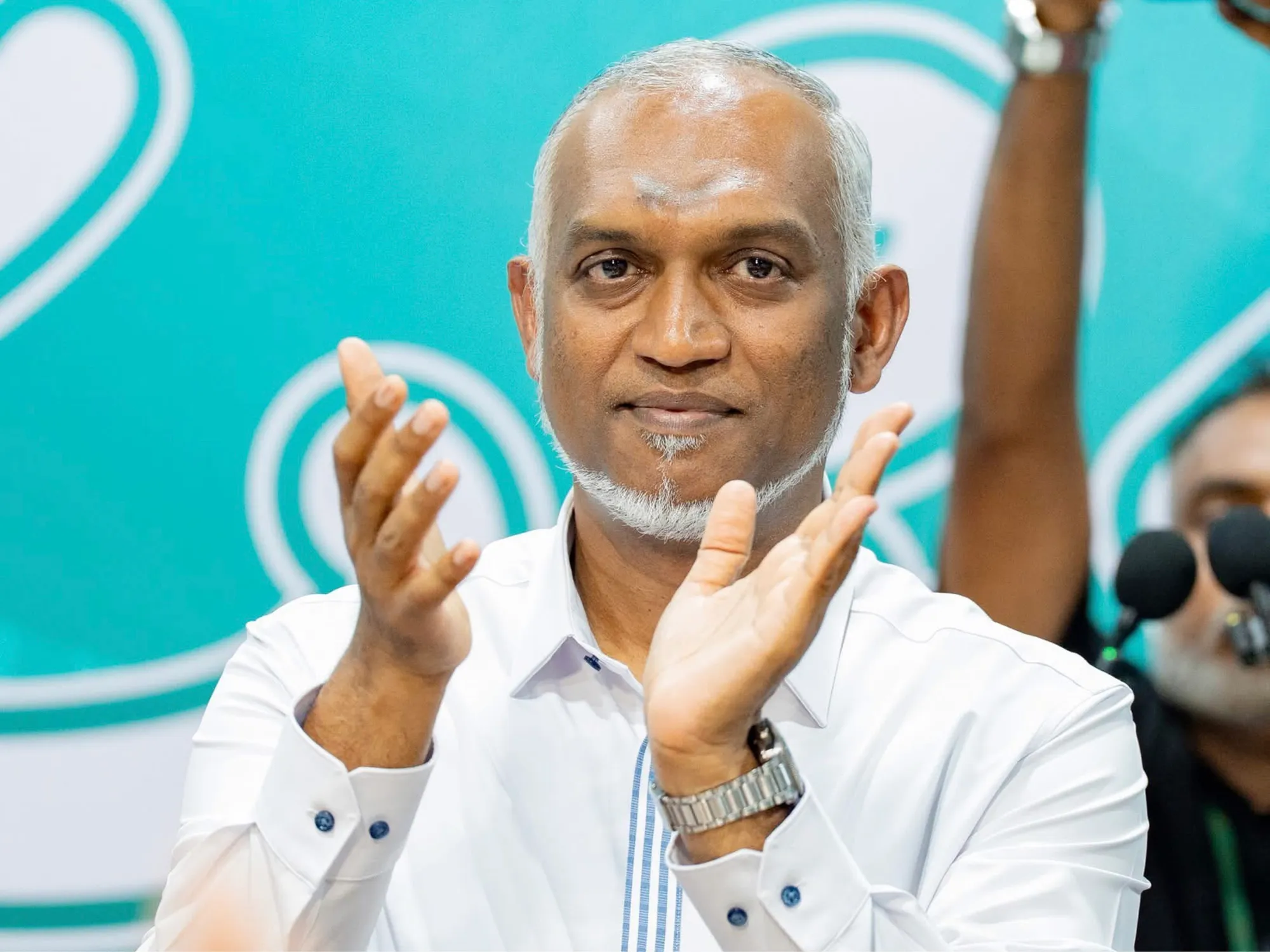 އިދިކޮޅުގައި ތިބީ އެކަކު އަނެކެއްގެ ކަރުގައި ހިފައިގެން ތިބި ފެއިލިއަރުންތަކެއް: ރައީސް
