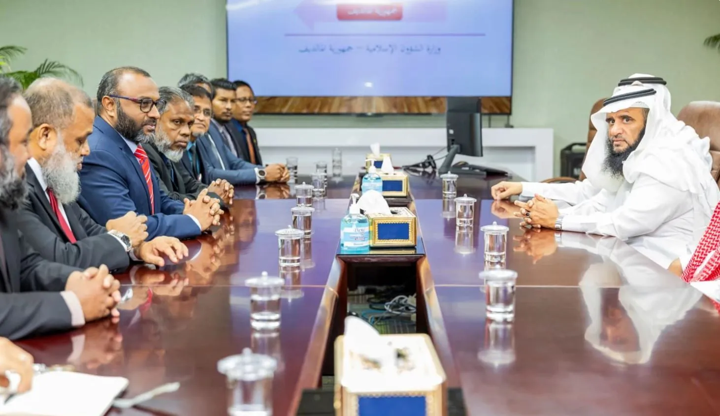 ވަޒީރު ޑރ. ޝަހީމް، ޙަރަމްފުޅުގެ ފަތުވާ ކައުންސިލްގެ މެމްބަރު ޑރ. ހަމްދާން ބިން ޙުމައިދުއާއި ބައްދަލުކުރައްވައިފި