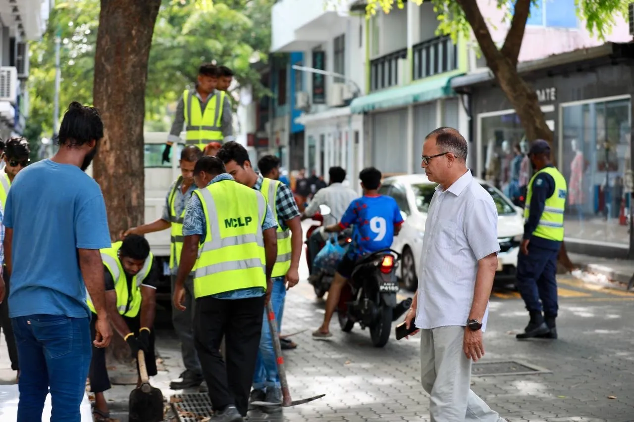 ކާނުތައް ސާފުކުރުމުގެ މަސައްކަތް ހިނގާ ގޮތް މިނިސްޓަރު ބައްލަވާލައްވަނީ