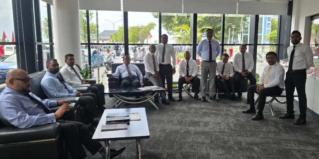 ޑޮލަރުގެ މައްސަލަ ހައްލު ނުވާ ކަމަށް ބުނެ އެމްޑީޕީ ޕީޖީ، ގަވާރުނަރާ ބައްދަލު ކުރަން އެމްއެމްއޭއަށް