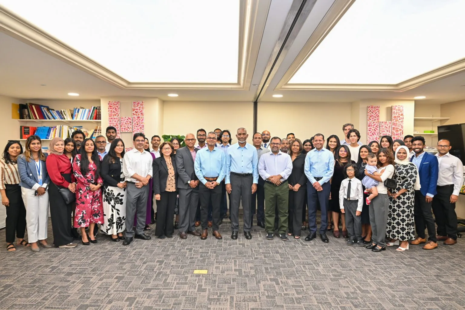 President Dr. Muizzu along with Maldivian community in New York (Photo/President’s Office)