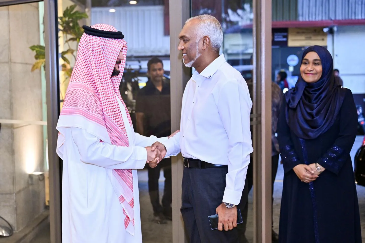 ބަރަކާތްތެރި ޙައްޖު ދުވަހުގެ މުނާސަބަތުގައި ރައީސުލްޖުމްހޫރިއްޔާގެ ދެކަނބަލުން ތަހުނިޔާ ފޮނުއްވައިފި