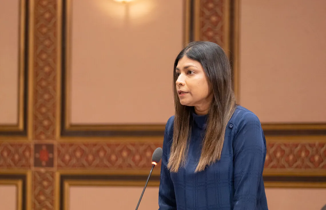 ބަންޑާރަ ނައިބުގެ "ނޯ ކޮންފިޑެންސް" ވޯޓަށް ނޭހީ ބިރުން: ރޮޒައިނާ