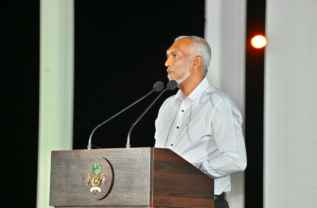 ރައީސް ޑރ މުޙައްމަދު މުޢިއްޒު: ފޮޓޯ/ ރައީސް އޮފީސް