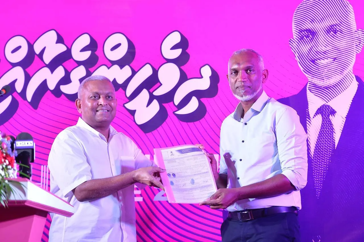 މަޝްހޫރު ވިޔަފާއިވެރިޔާ އާރިފް ޕީޕީއެމަށް ސޮއި ކުރައްވައިފި