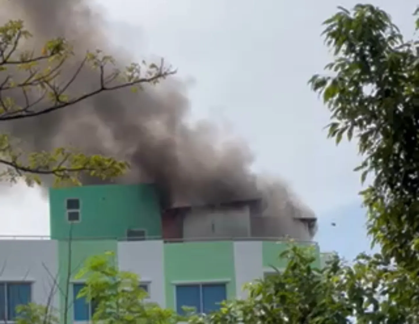 ހުޅުމާލޭގެ ގެއެއްގައި އަލިފާން ރޯވެ އަނދަނީ