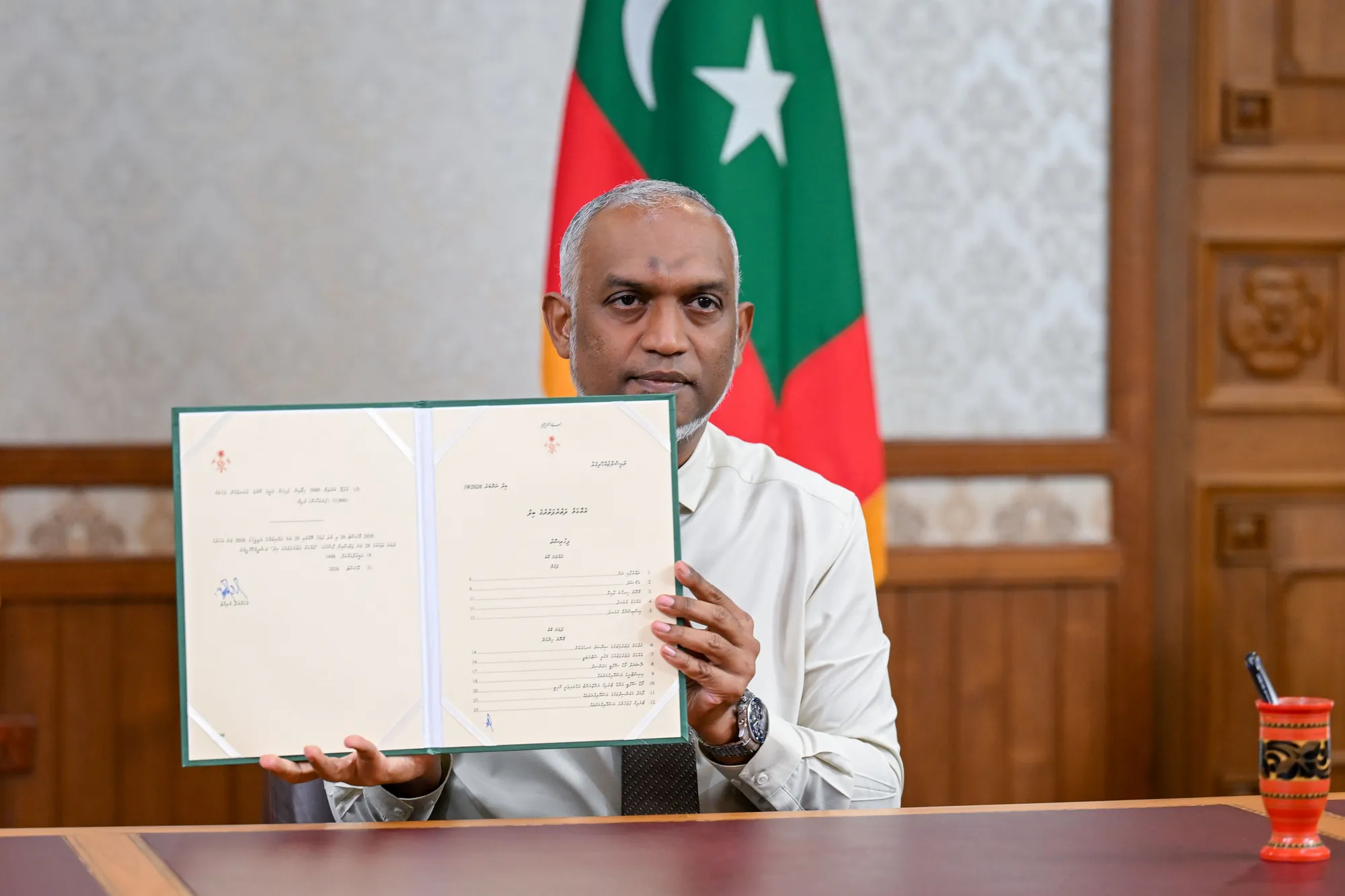 ހަތް ބިލެއް ރައީސް ތަސްދީޤު ކުރައްވައިފި