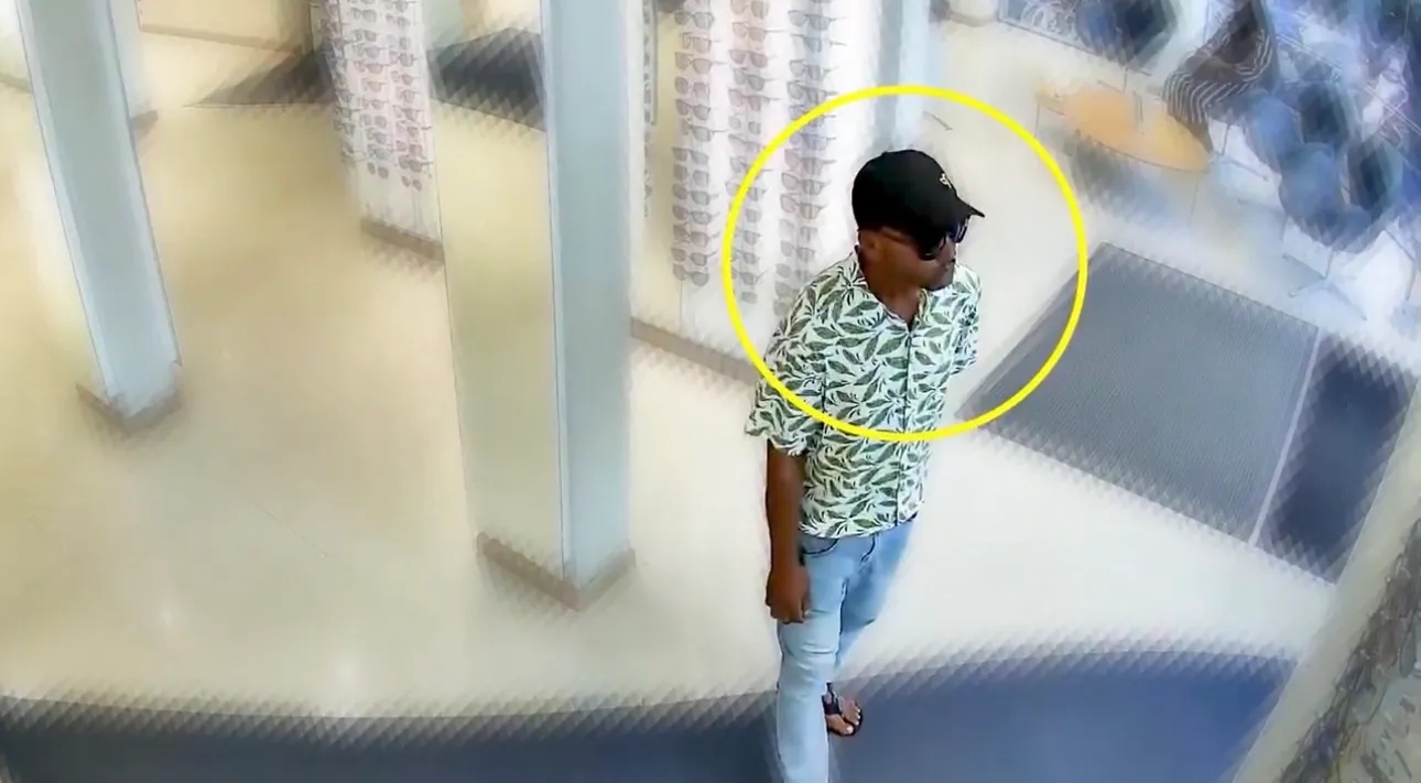 ފިހާރައަކުން އައިނެއް ވަގަށް ނެގި މީހަކު ހޯދަނީ