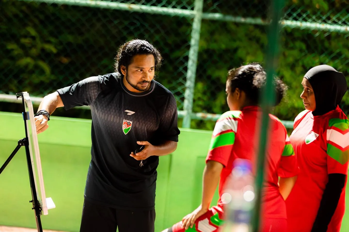 ޤައުމީ ފުޓްސަލް ޓީމްގެ ފަރިތަކުރުންތަކުގެ ތެރެއިން... ފޮޓޯ: އެފްއޭއެމް