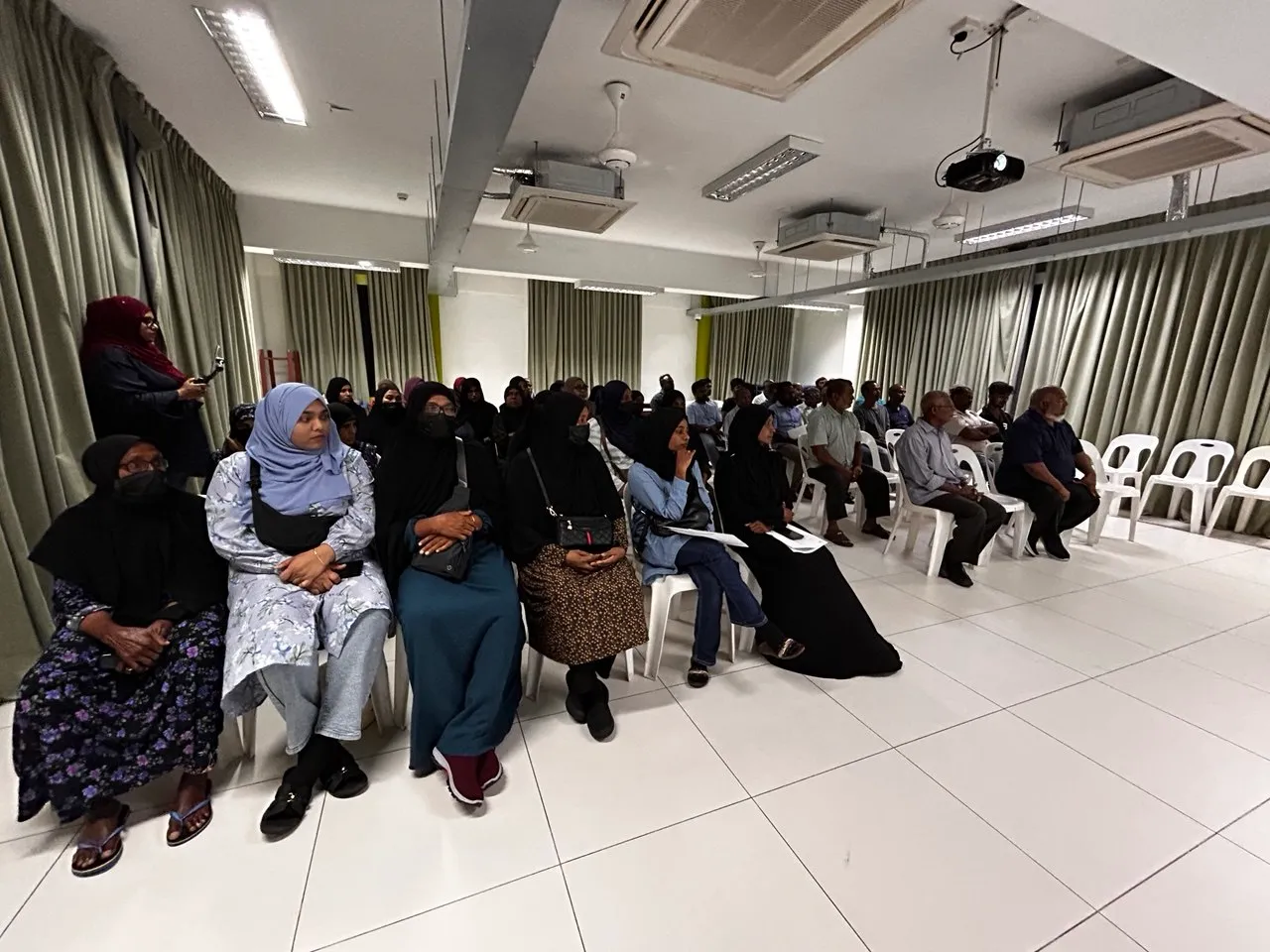 ޤުބާގެ އުމުރާ ވެރިންނަށް ދަތުރާއި ގުޅޭ މައުލޫމާތު ދީފި