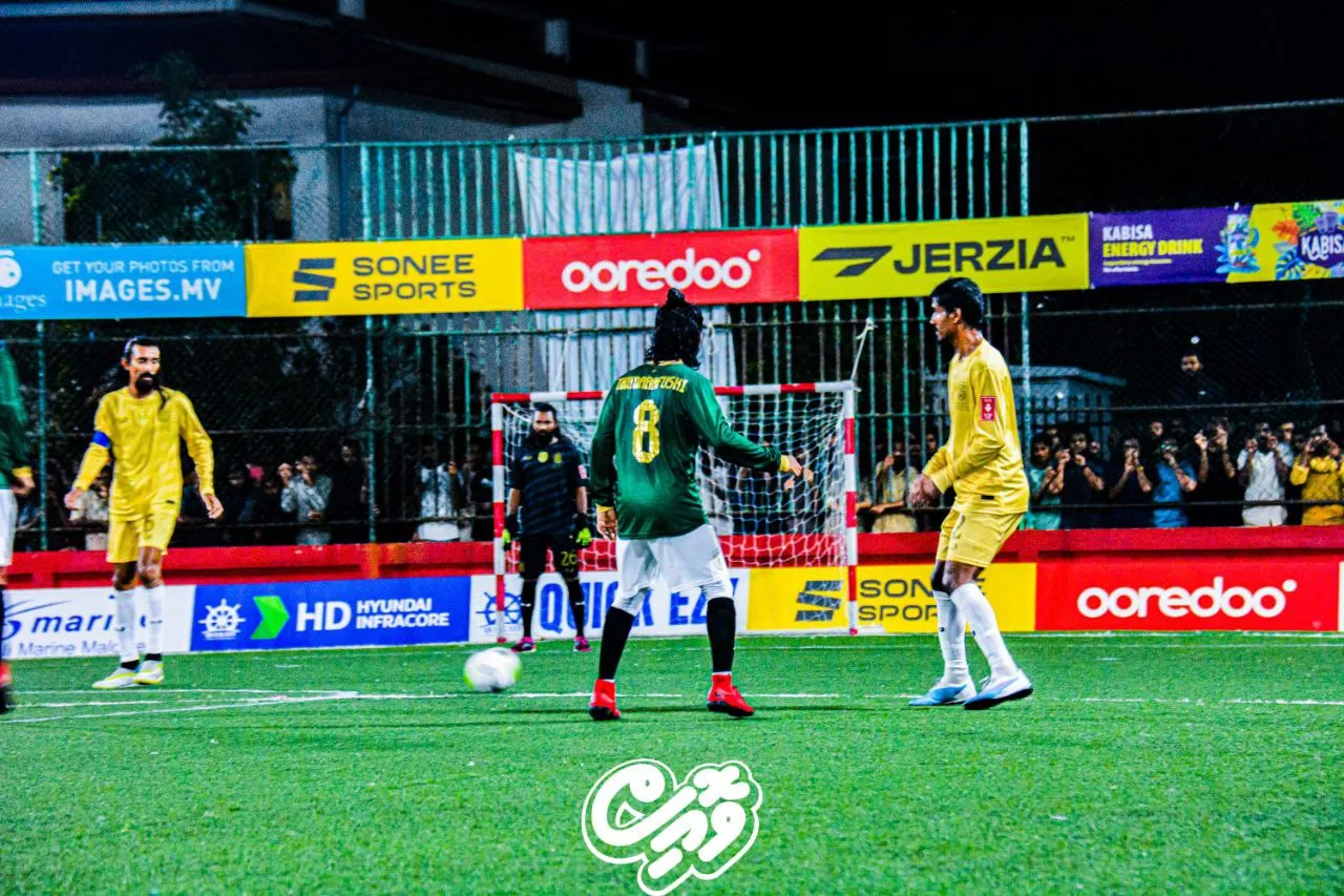 ފުޓްސަލް މުބާރާތެއްގެ ތެރެއިން؛ ފޮޓޯ / ވޮއިސް