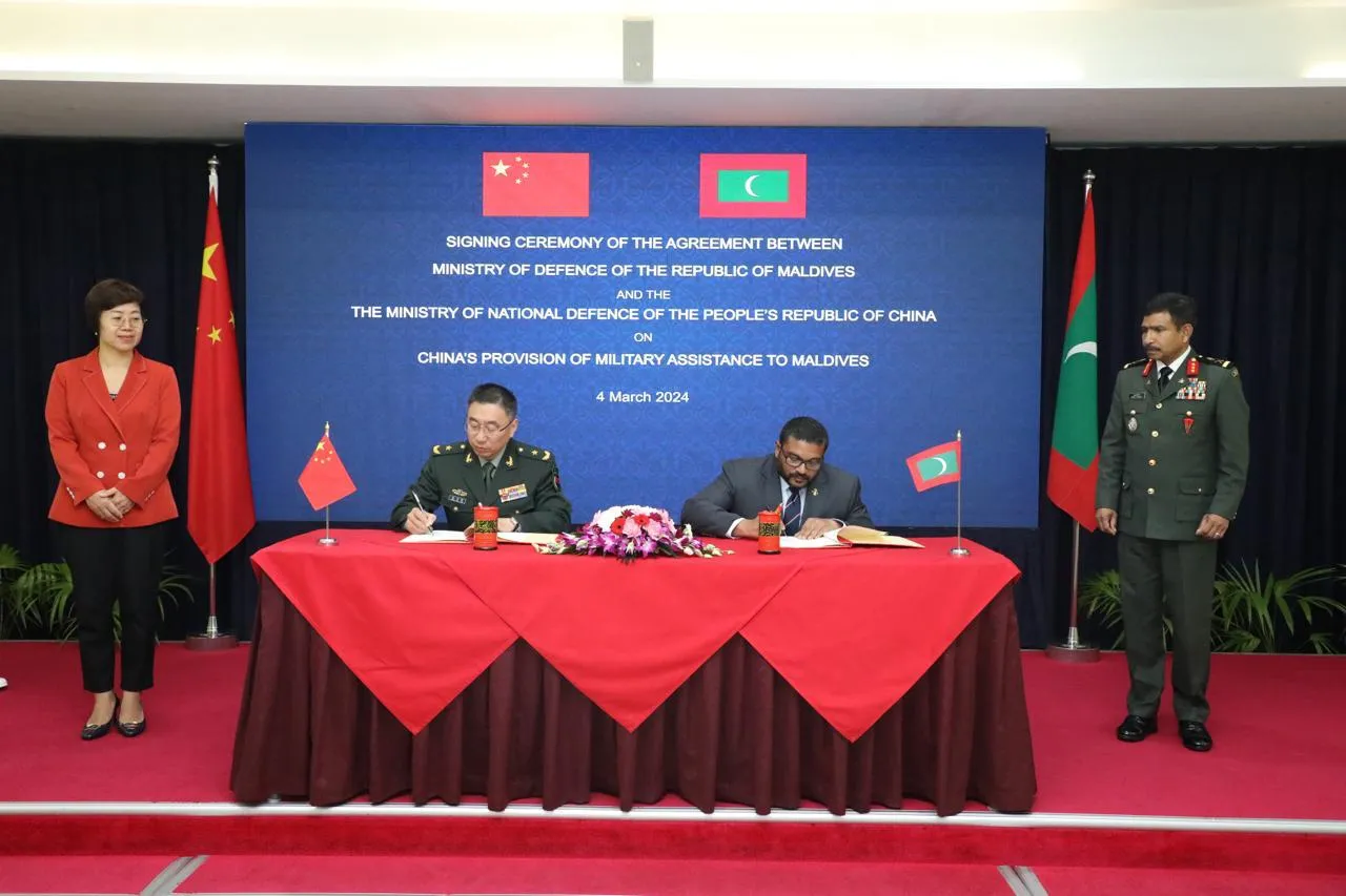 ރާއްޖެ އަށް އަސްކަރީ އެހީތެރިކަން ފޯރުކޮށްދިނުމުގެ އެއްބަސްވުމެއްގައި ޗައިނާ އާއި އެކު ސޮއިކޮށްފި