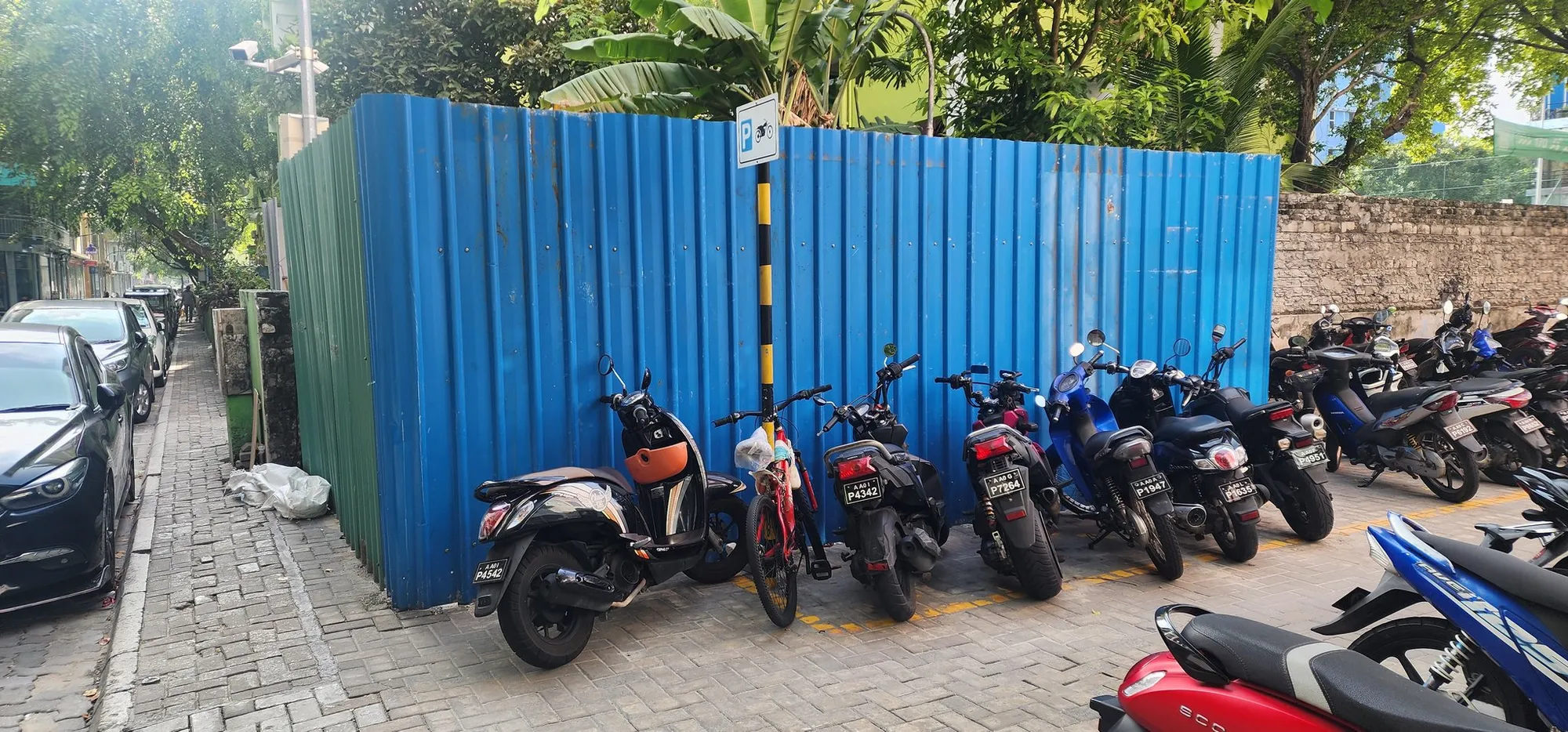 ގާކޮށީގެ ޕާކިންޒޯނުން ބައެއް ހިމެނޭގޮތަށް ސްޓެލްކޯއިން ބަންދުކޮށްފައިވާ ސަރަޙައްދު-- ފޮޓޯ/ އެމްޑީ ފަހުމީ