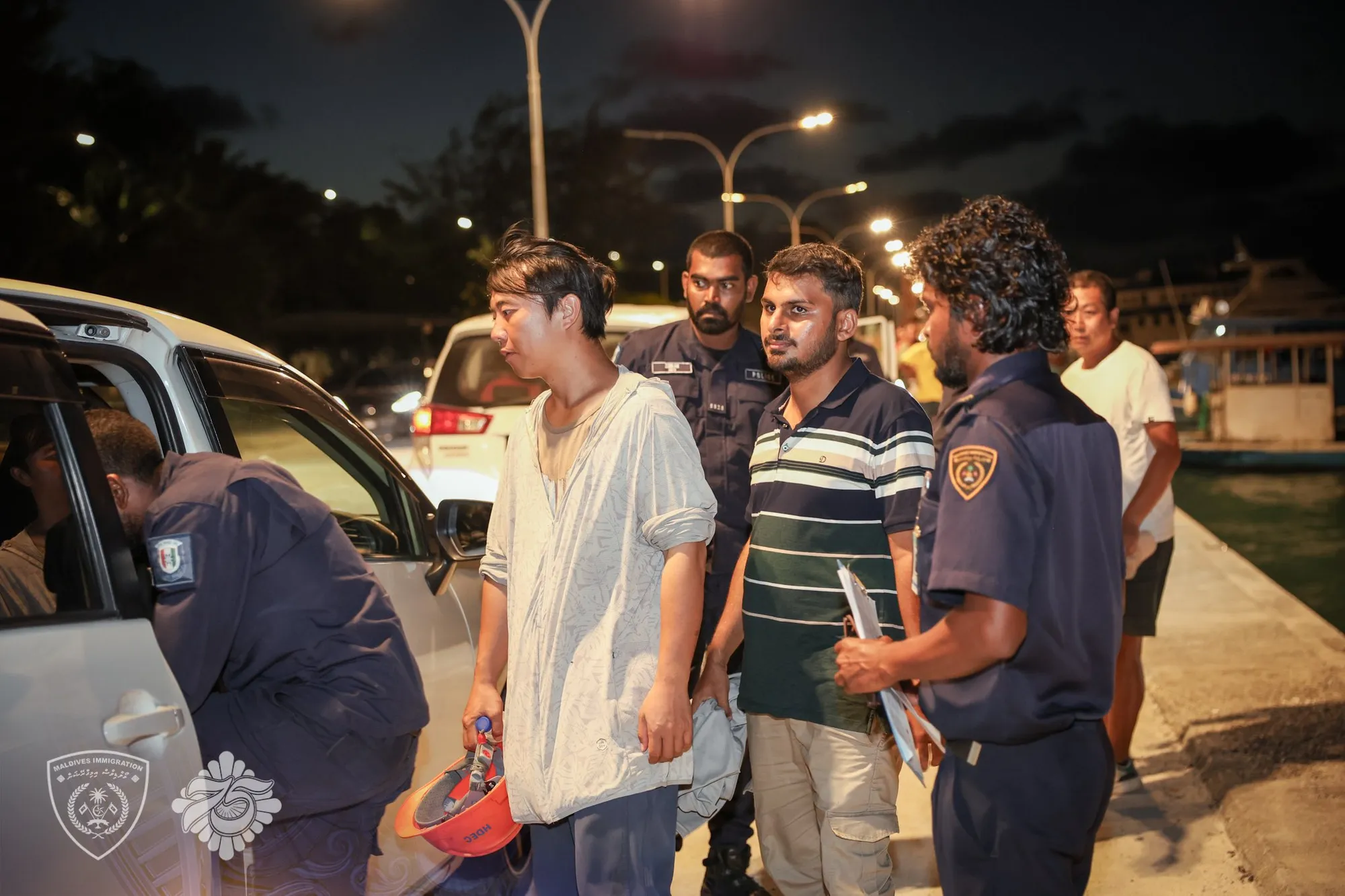 އައްޑޫގައި ހިންގި އޮޕަރޭޝަން -- ފޮޓޯ: އިމިގްރޭޝަން