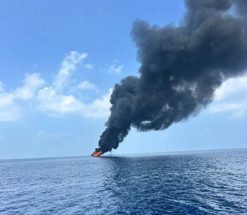 ސ. ފޭދޫ ބޭރުގައި އޮތް ދޯންޏެއްގައި ރޯވެ އަނދަނީ