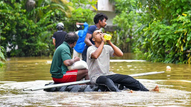 ސްރީ ލަންކާއަށް ކުރިމަތިވެފައިވާ ފެންބޮޑުވުމުގެ ކާރިސާގެ ތެރެއިން-- ފޮޓޯ/ގެޓީއިމަޖެސް