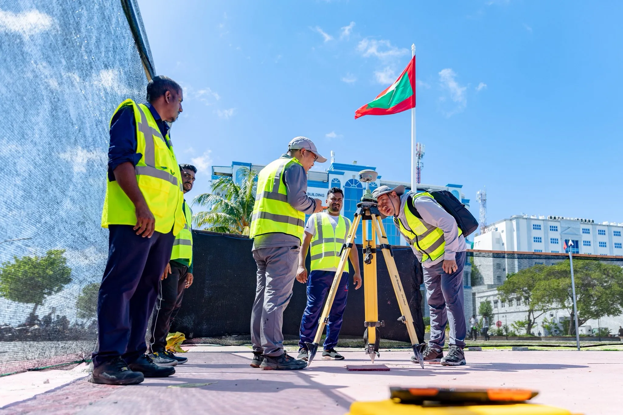 މާދަމާ ބާއްވާ ކުޑަކުދިންގެ ހަވީރަކާއެކު އިންޖިނޭރުންގެ ދުވަސް ކުލަ ގަދަކޮށް