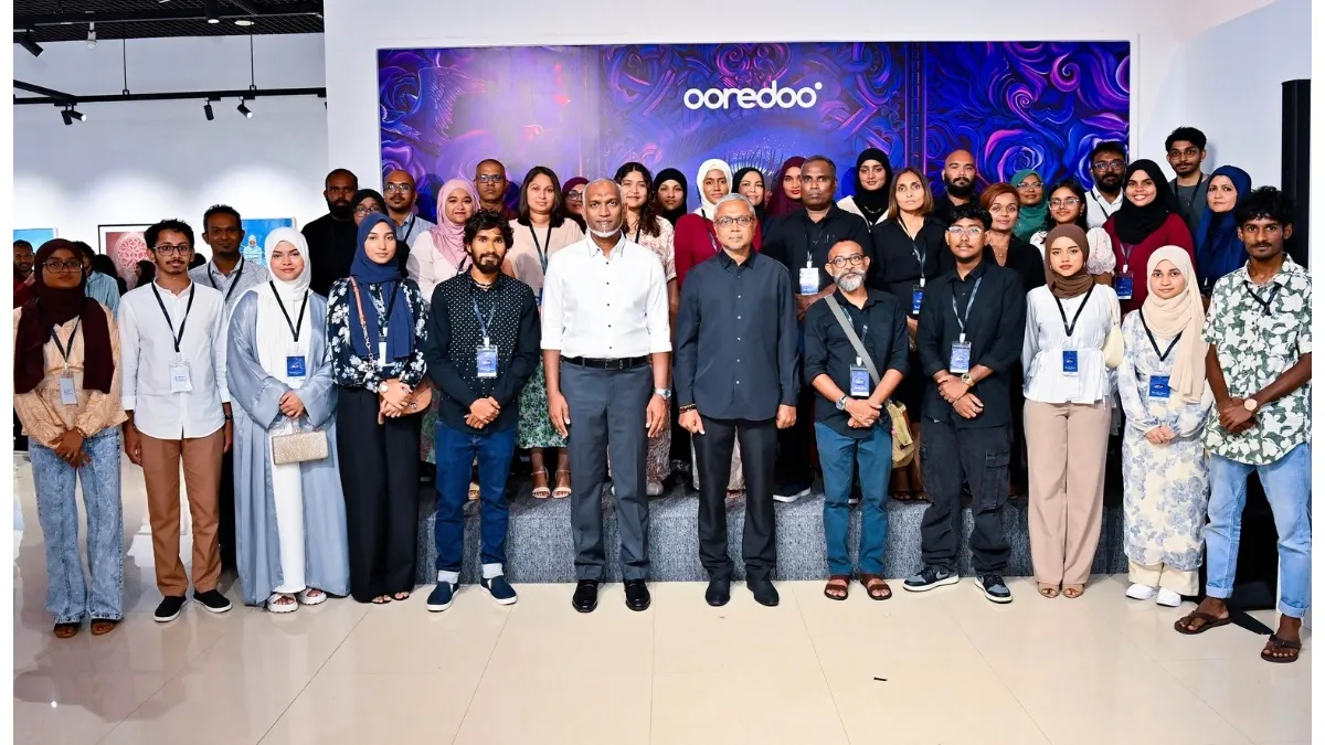 President Dr Muizzu wit local artists at Unveiling Vision 2024 yesterday (Photo/President’s office)