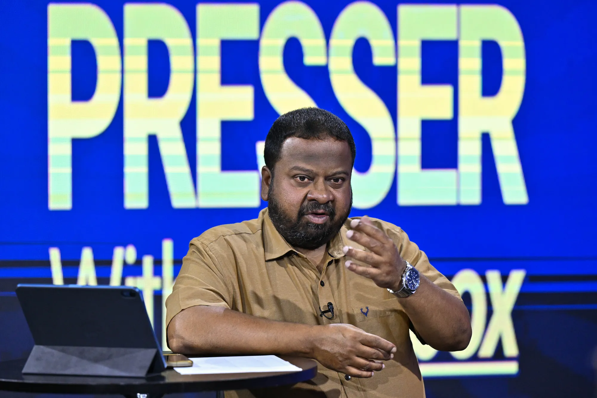 ޑޮލަރުގެ މައްސަލަ ހައްލުކުރަނީ އިގްތިސާދަށްޓަކައި، މިކަމުގައި ސިޔާސީ ފައިދާއެއް ނެތް: މުންދު
