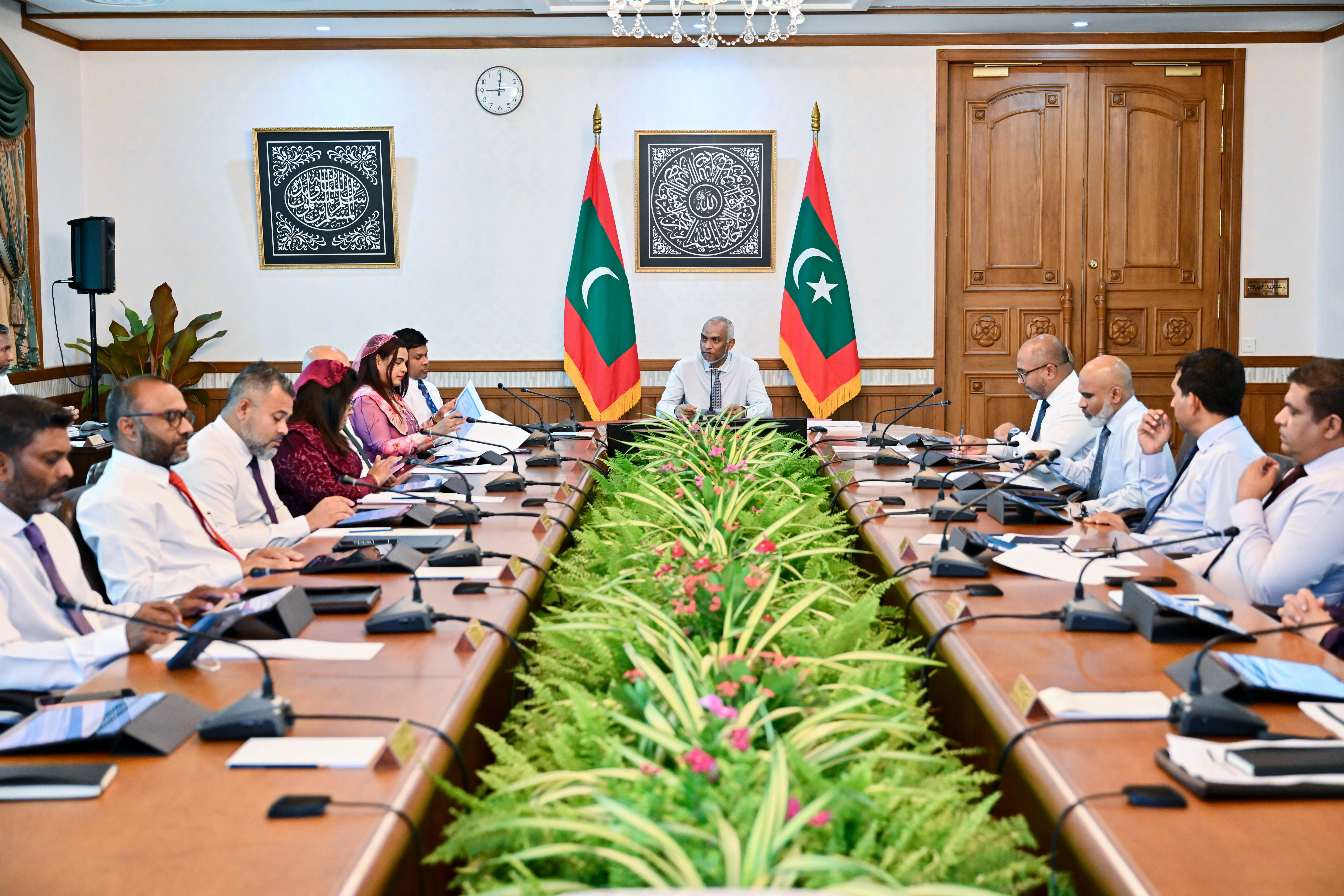 ސަރުކާރުން ދެއްވާ ޚިދުމަތްތައް ހަރުދަނާކުރައްވައި، ކަނޑައަޅުއްވާފައިވާ ސުންގަޑިތަކަށް މަޝްރޫޢުތައް ނިންމެވުމުގެ މަޤުޞަދުގައި ޚާއްޞަ ފިޔަވަޅުތަކެއް އެޅުއްވުމަށް ވަޒީރުންގެ މަޖިލީހުން ނިންމަވައިފި