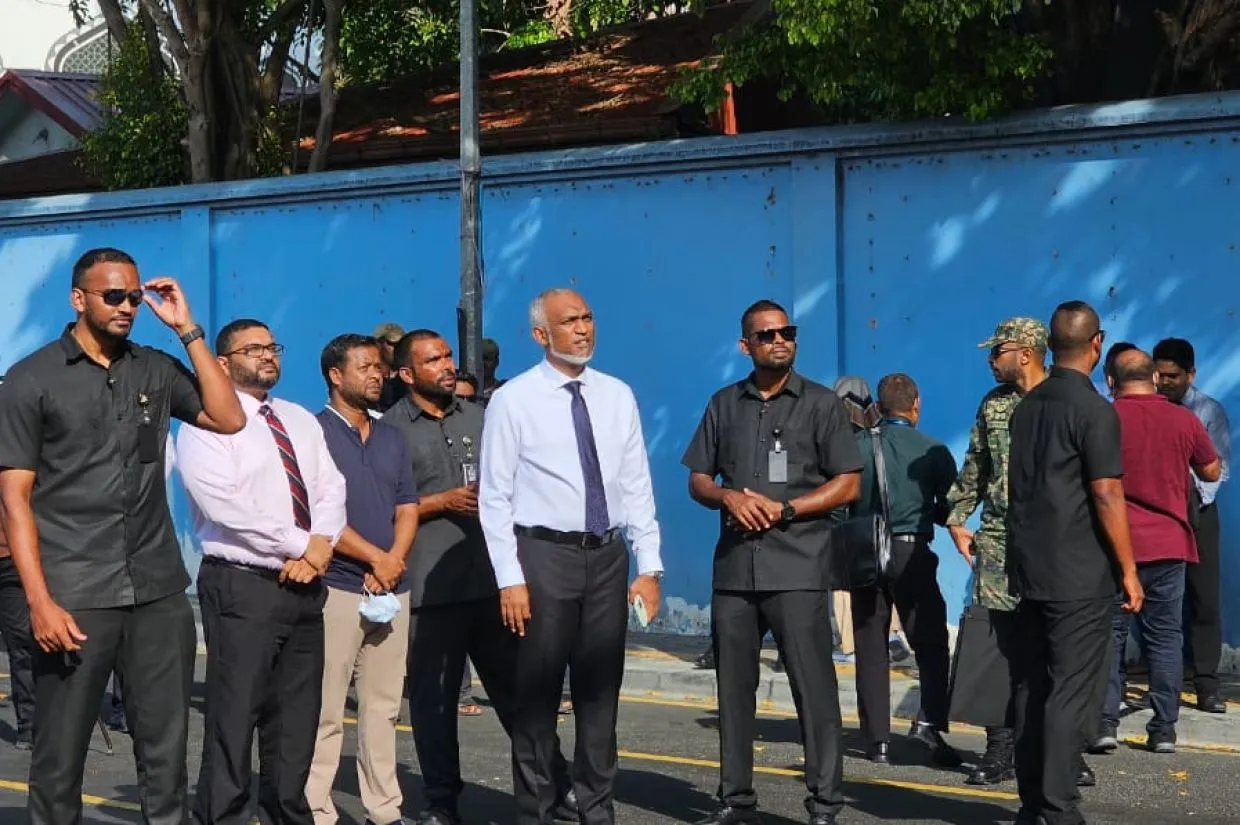ހައުސިން މިނިސްޓްރީގައި ރޯވުން: ރައީސް މުޢިއްޒު އެ ސަރަހައްދަށް ވަޑައިގެންފި