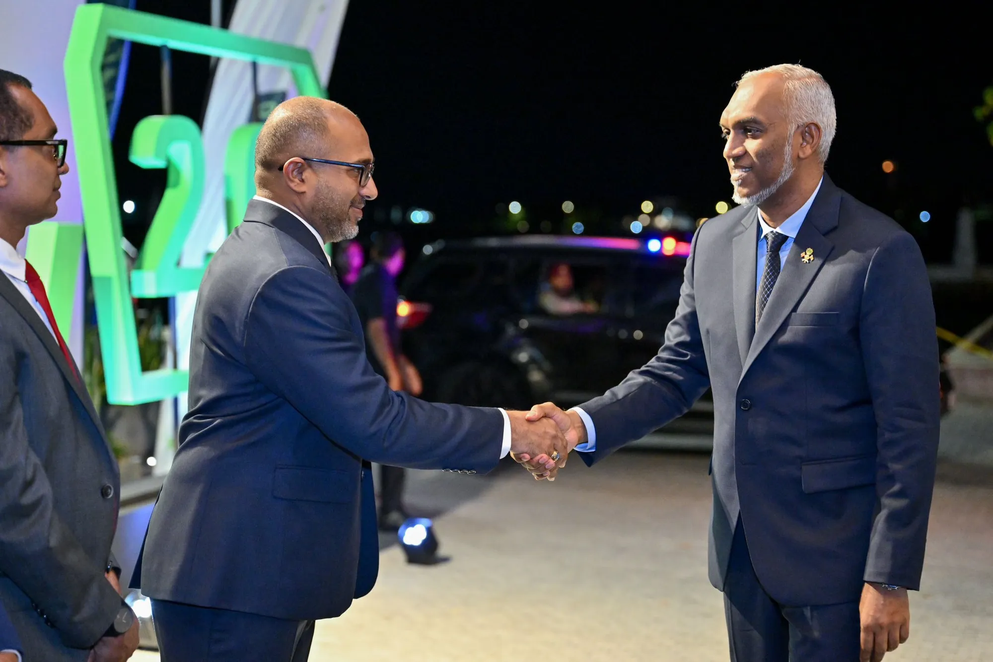 President Dr. Muizzu and Minister Ali Ihusaan at the closing ceremony of Maldives 2.0 Digital Transformation Summit (Photo/President's Office)
