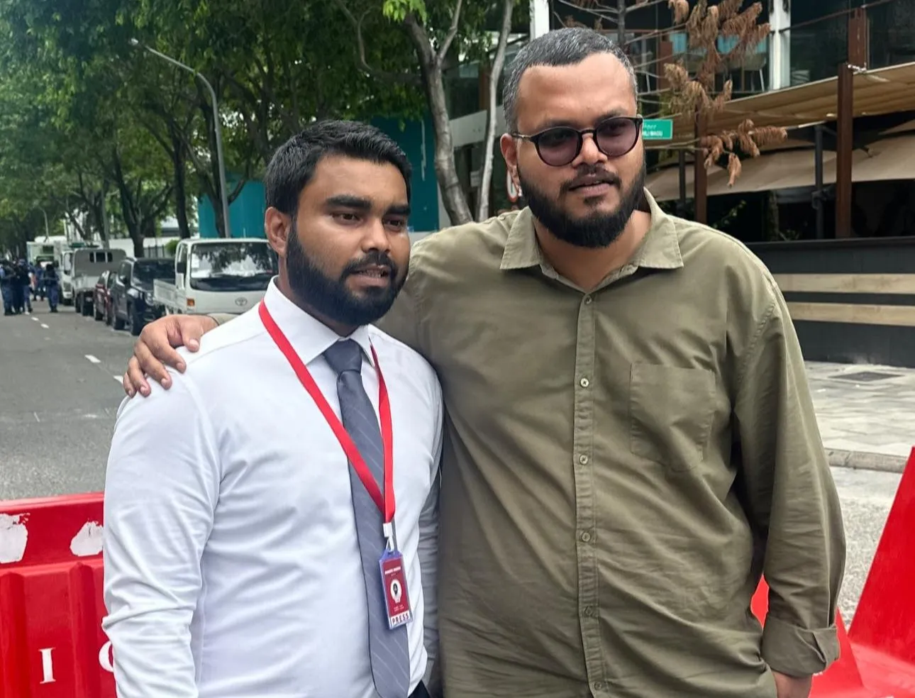 ކޯޓު ހުރުމަތް ކެނޑިކަމަށް ކަނޑައަޅައި އަދަދު ނޫހުގެ ދެ ނޫސްވެރިން ޖަލަށް ލައިފި