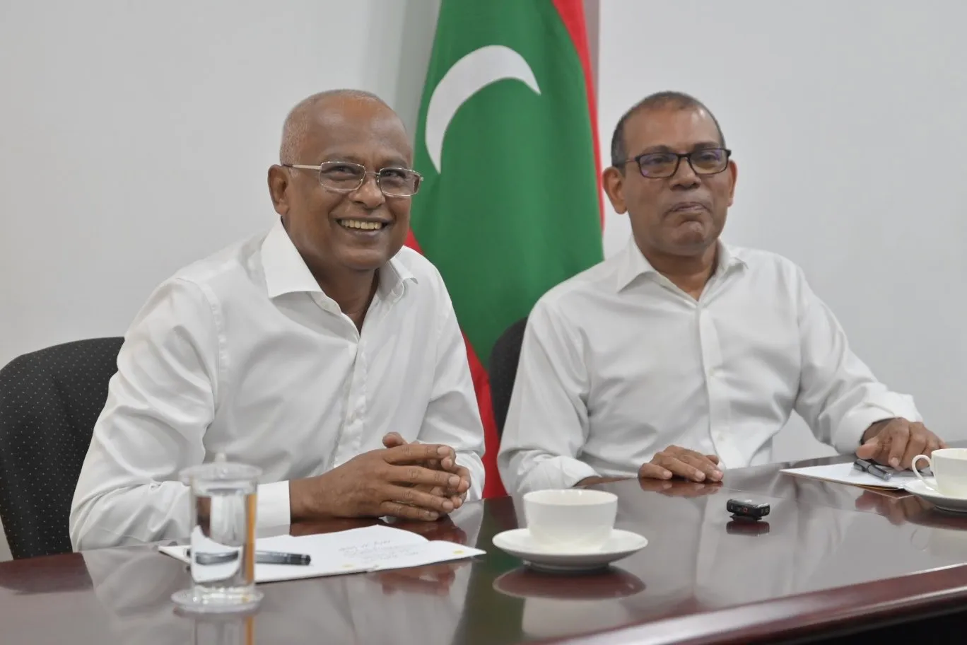 އޭރު ވީ ވެގެންވާނެ ކަމެއް ނޫން؛ އެއީ ދެކެވެންހުރި ވާހަކަތައް ނުދެއްކީމާ ވީގޮތް: ދެ ރައީސުން