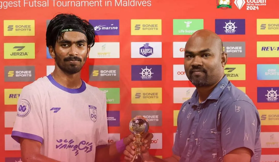 މެޗުގެ މޮޅު ކުޅުންތެރިޔަކަށް ހޮވުނު ބިލެއްދޫގެ ޒީދާން.. ފޮޓޯ: ގޯލްޑަން ފުޓްސަލް އެސޯސިއޭޝަން