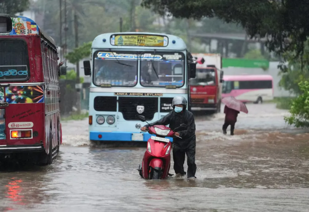 People and vehicles wade through a waterlogged street following heavy rainfall in Kelaniya, Sri Lanka, November 28, 2025 (Photo/REUTERS/Thilina Kaluthotage)