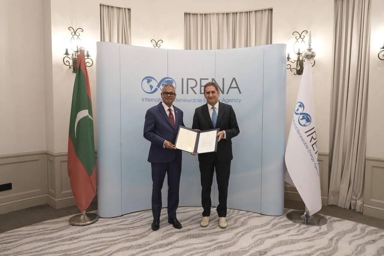އައިރީނާގެ މަންދޫބު ކަމުގެ ފަތްކޮޅު ޠާރިޤު އަރުވައިފި