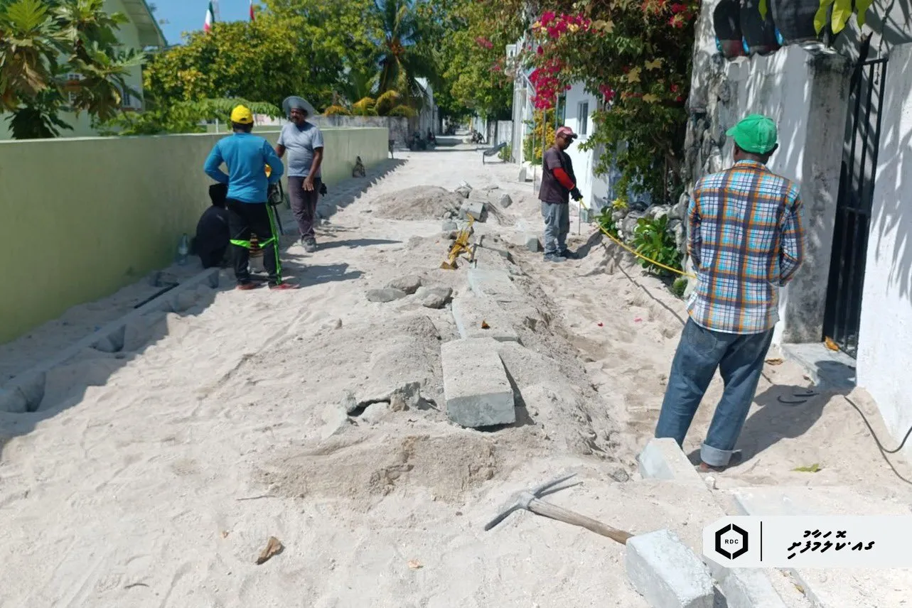 އާރު.ޑީ.ސީއިން ކޮލަމާފުށީގެ މަގުތަށް ތަރައްޤީކުރުމުގެ މަސައްކަތް ބާރު ސްޕީޑްގައި ކުރިޔަށް