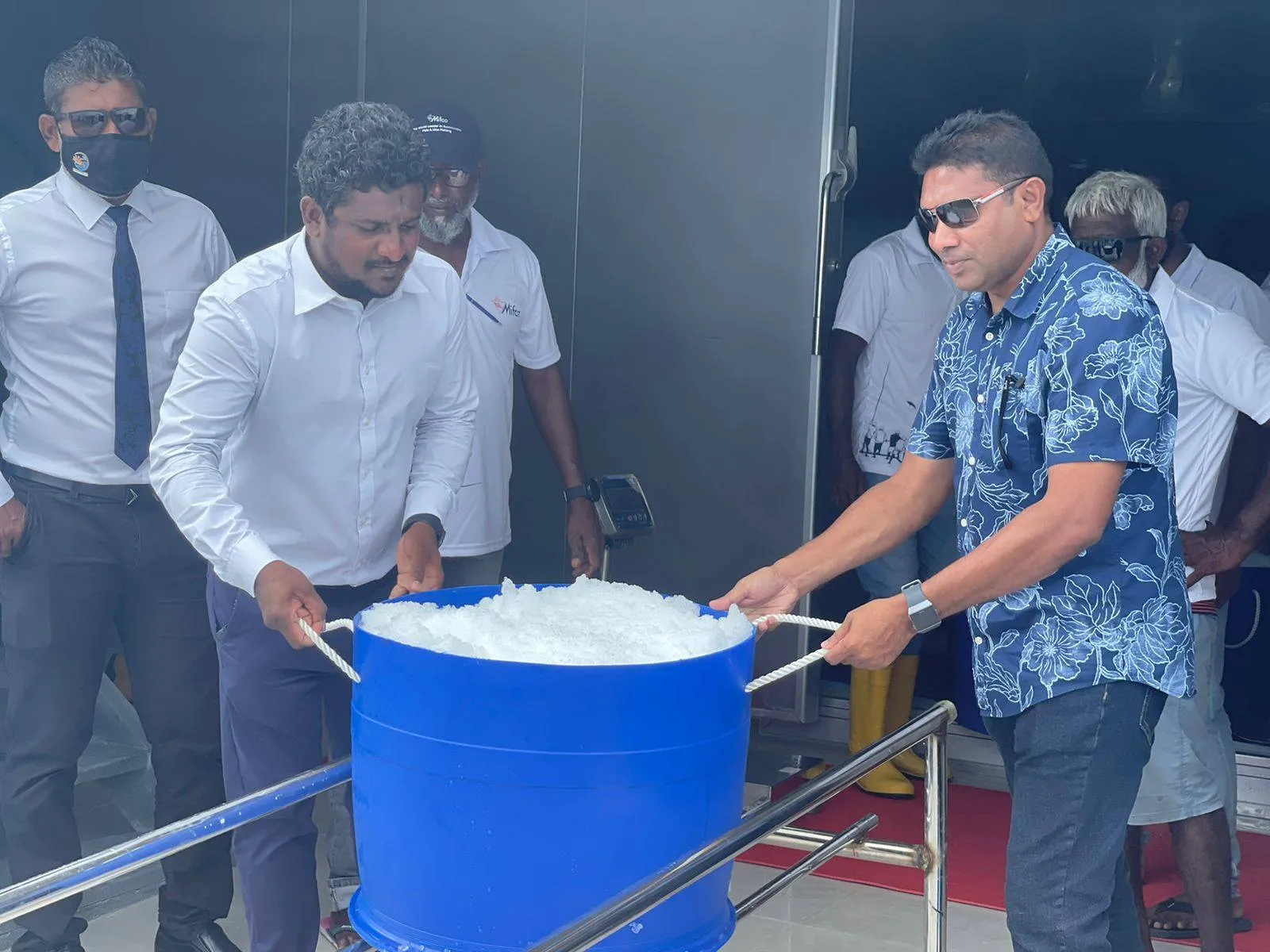 އައިސްޕްލޭންޓަކުން ދޯންޏަކަށް އައިސް އެޅުމަށް ތައްޔާރުވަނީ.. ފައިލް ފޮޓޯ
