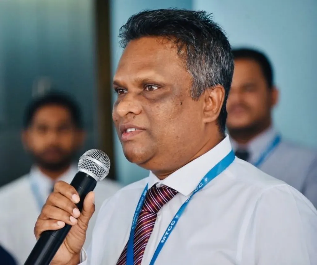 މުވައްޒަފުންގެ ފަރާތުން ލިބުނު ލޯތްބާއި އިހްތިރާމަށް އާޒިމްގެ ޝުކުރު!