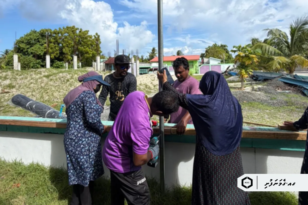 ގެމަނަފުށީގައި އިމާރާތް ކުރާ މިސްކިތުގެ މަސައްކަތްތަކުގެ ތެރެއިން--- ފޮޓޯ/އާރްޑީސީ